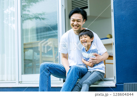 若い家族、マイホーム 若い家族、マイホーム 128604844