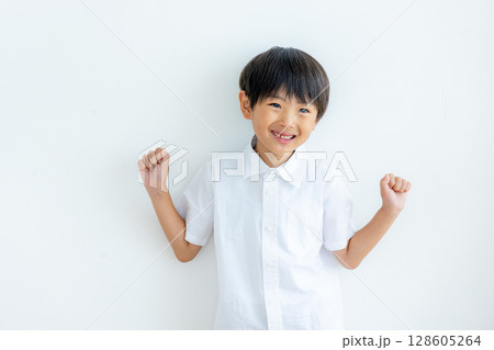 小学生のポートレート 白バック 小学生のポートレート 白バック 128605264