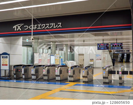 つくばエクスプレス北千住駅 南改札口 つくばエクスプレス北千住駅 南改札口 128605650