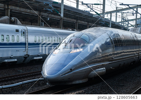 山陽新幹線 徳山駅にて 山陽新幹線 徳山駅にて 128605663
