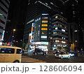 夜の繁華街 128606094