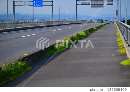 昭和橋 利根川 道の駅羽生付近 秋の風景 昭和橋 利根川 道の駅羽生付近 秋の風景 128606169
