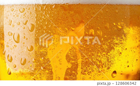 《AI画像》よく冷えたグラスに注がれた生ビール 《AI画像》よく冷えたグラスに注がれた生ビール 128606342