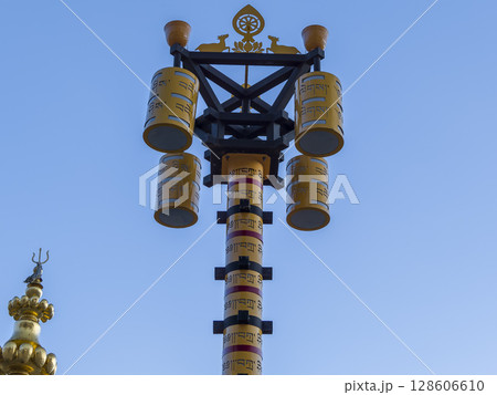 中国・ソンツェリン寺(松賛林寺)のマニ車 / Songzanlin Temple, China 中国・ソンツェリン寺(松賛林寺)のマニ車 / Songzanlin Temple, China 128606610
