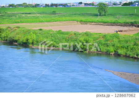 利根川 昭和橋から下流の眺め 初夏の風景 利根川 昭和橋から下流の眺め 初夏の風景 128607062