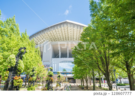 「埼玉県」埼玉スタジアム2002と公園の夏風景　 128607777