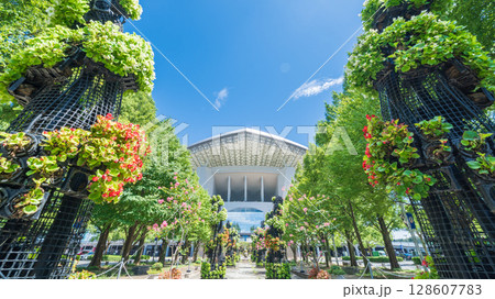 「埼玉県」埼玉スタジアム2002と公園の夏風景 「埼玉県」埼玉スタジアム2002と公園の夏風景 128607783