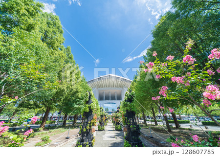 「埼玉県」埼玉スタジアム2002と公園の夏風景 「埼玉県」埼玉スタジアム2002と公園の夏風景 128607785