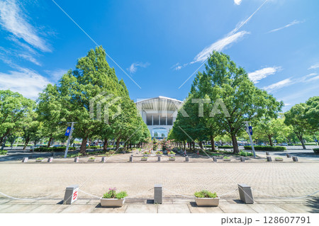 「埼玉県」埼玉スタジアム2002と公園の夏風景 「埼玉県」埼玉スタジアム2002と公園の夏風景 128607791