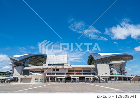 「埼玉県」埼玉スタジアム2002の風景　夏 128608041