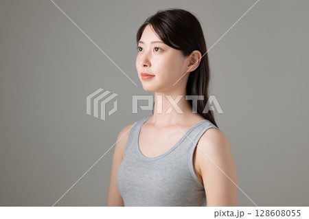 笑顔の女性　美容イメージ 128608055