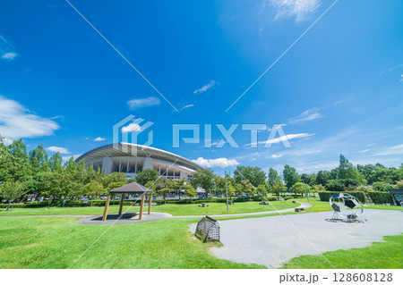 「埼玉県」埼玉スタジアム2002と公園の夏風景 ちびっこ広場 「埼玉県」埼玉スタジアム2002と公園の夏風景 ちびっこ広場 128608128