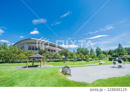 「埼玉県」埼玉スタジアム2002と公園の夏風景 ちびっこ広場 「埼玉県」埼玉スタジアム2002と公園の夏風景 ちびっこ広場 128608129