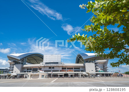 「埼玉県」埼玉スタジアム2002の夏風景　南広場 128608195