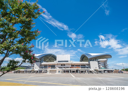 「埼玉県」埼玉スタジアム2002の夏風景 南広場 「埼玉県」埼玉スタジアム2002の夏風景 南広場 128608196