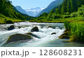 夏の清流と山々 128608231
