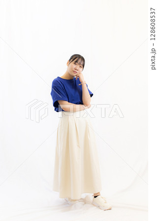 フェルメール 真珠の耳飾りの少女的な色合いの女性 フェルメール 真珠の耳飾りの少女的な色合いの女性 128608537
