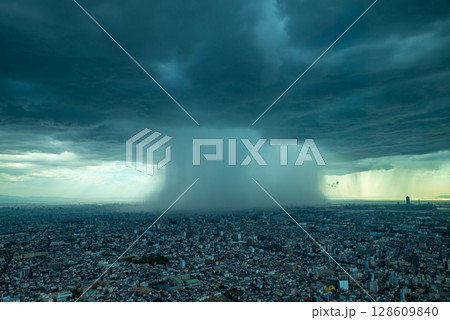 大阪に出現した巨大な雨柱 128609840