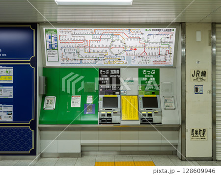 JR東日本の自動券売機と路線図（馬喰町駅・東口付近） 128609946