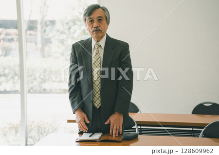 80 year olds 128609962