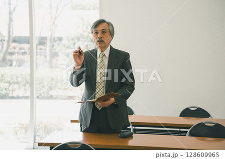 80 year olds 128609965