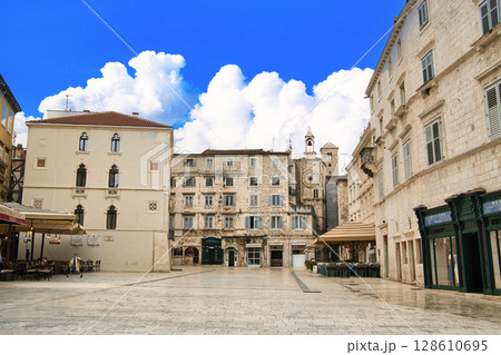 スプリットのナロドニ広場周辺の景観 128610695