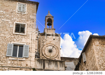 スプリットのナロドニ広場周辺の景観 128610698