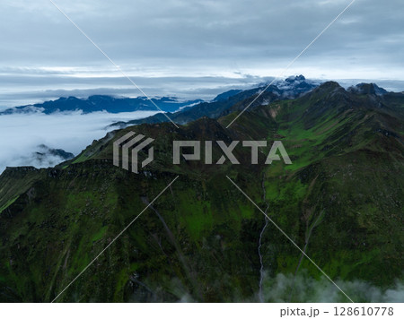 Aerial view of beautiful high altitude grassland mountain  landscape 128610778