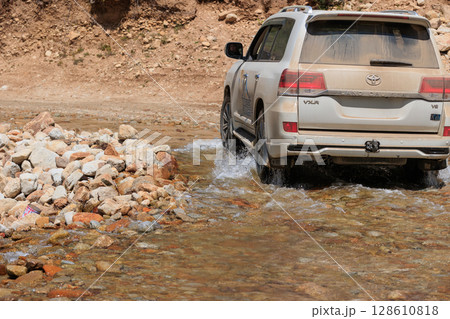 Toyota Land cruiser running on high altitude mountains in Sichuan province,China Toyota Land cruiser running on high altitude mountains in Sichuan province,China 128610818