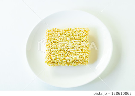 インスタントラーメン 128610865