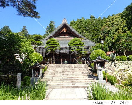 山口県山口市香山町にある曹洞宗の寺院で当初は香積寺、その後、仁保小高野から移設された瑠璃光寺 山口県山口市香山町にある曹洞宗の寺院で当初は香積寺、その後、仁保小高野から移設された瑠璃光寺 128612455