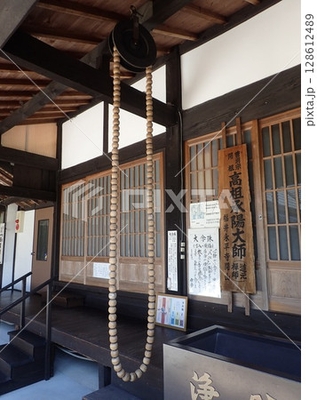 山口県山口市香山町にある曹洞宗の寺院で当初は香積寺、その後、仁保小高野から移設された瑠璃光寺 山口県山口市香山町にある曹洞宗の寺院で当初は香積寺、その後、仁保小高野から移設された瑠璃光寺 128612489