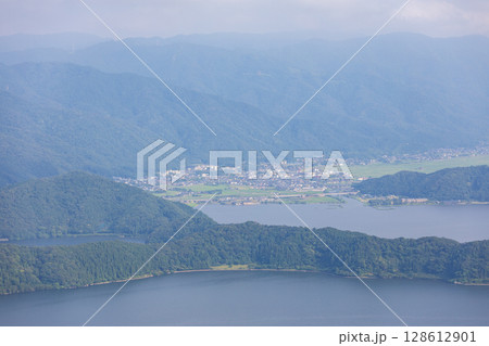 福井県、五胡テラスから見た三方五湖の風景 128612901