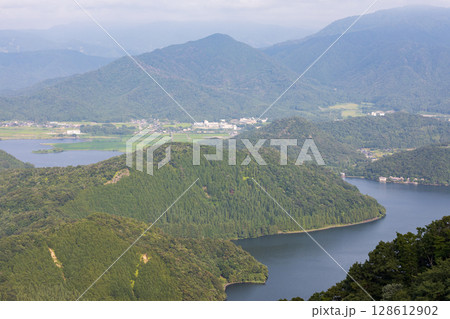 福井県、五胡テラスから見た三方五湖の風景 128612902