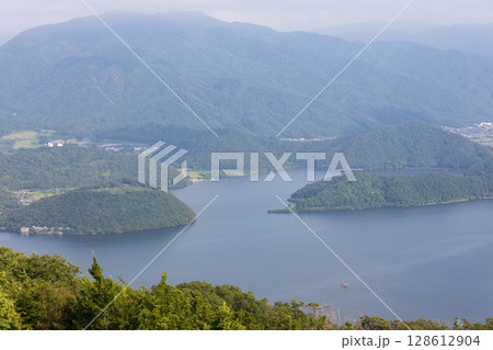 福井県、五胡テラスから見た三方五湖の風景 福井県、五胡テラスから見た三方五湖の風景 128612904