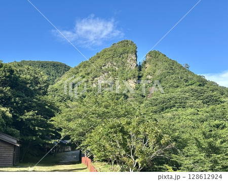 佐渡島 佐渡金山の道遊の割戸の写真 山の画像 佐渡島 佐渡金山の道遊の割戸の写真 山の画像 128612924