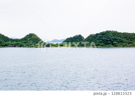 八幡浜港 128613323