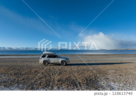 Offroad car at the side of beautiful lake in tibet,China 128613740