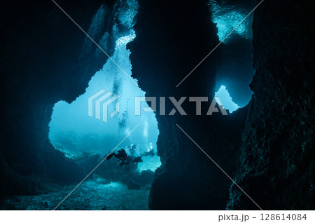 Koh Haa Yai Cave, a large underwater cavern in Thailand 128614084