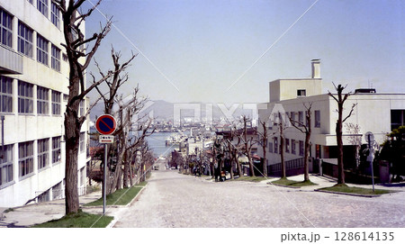 Hachiman-zaka,Hakodate 坂道から見える風景(函館の観光名所 八幡坂)-横ワイド Hachiman-zaka,Hakodate 坂道から見える風景(函館の観光名所 八幡坂)-横ワイド 128614135