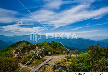 初夏の谷川岳 初夏の谷川岳 128614248