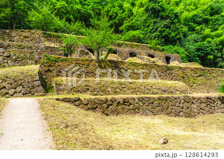 【世界遺産 石見銀山遺跡とその文化的景観】初夏の清水谷精錬所跡2 島根県大田市 【世界遺産 石見銀山遺跡とその文化的景観】初夏の清水谷精錬所跡2 島根県大田市 128614293