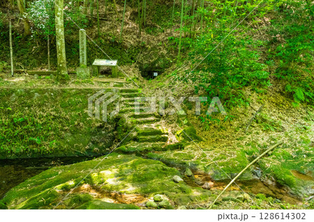 【世界遺産 石見銀山遺跡とその文化的景観】【重伝建】大森銀山　新切間歩1　島根県大田市 128614302
