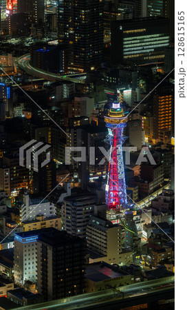 大阪の夜景と通天閣 128615165