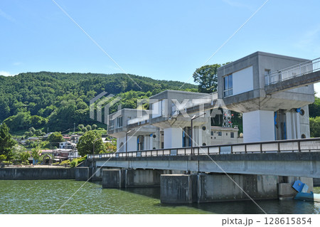 諏訪湖　　長野県岡谷市 128615854