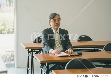 80 year olds 128616566