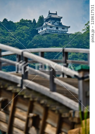 錦帯橋と岩国城 128617531