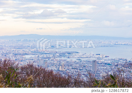 冬の兵庫県神戸市 掬星台からの眺望 冬の兵庫県神戸市 掬星台からの眺望 128617872