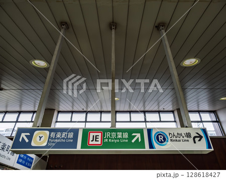 JR東日本・東京メトロ・東京臨海高速鉄道「新木場駅」のりば案内表示 128618427