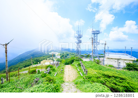 夏の背振山山頂から見た景色 佐賀県神埼市 夏の背振山山頂から見た景色 佐賀県神埼市 128618801